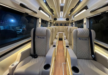 Force Urbania Maharaja 1x1 (12 Seater)